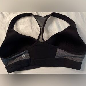Lululemon sports bra size 4